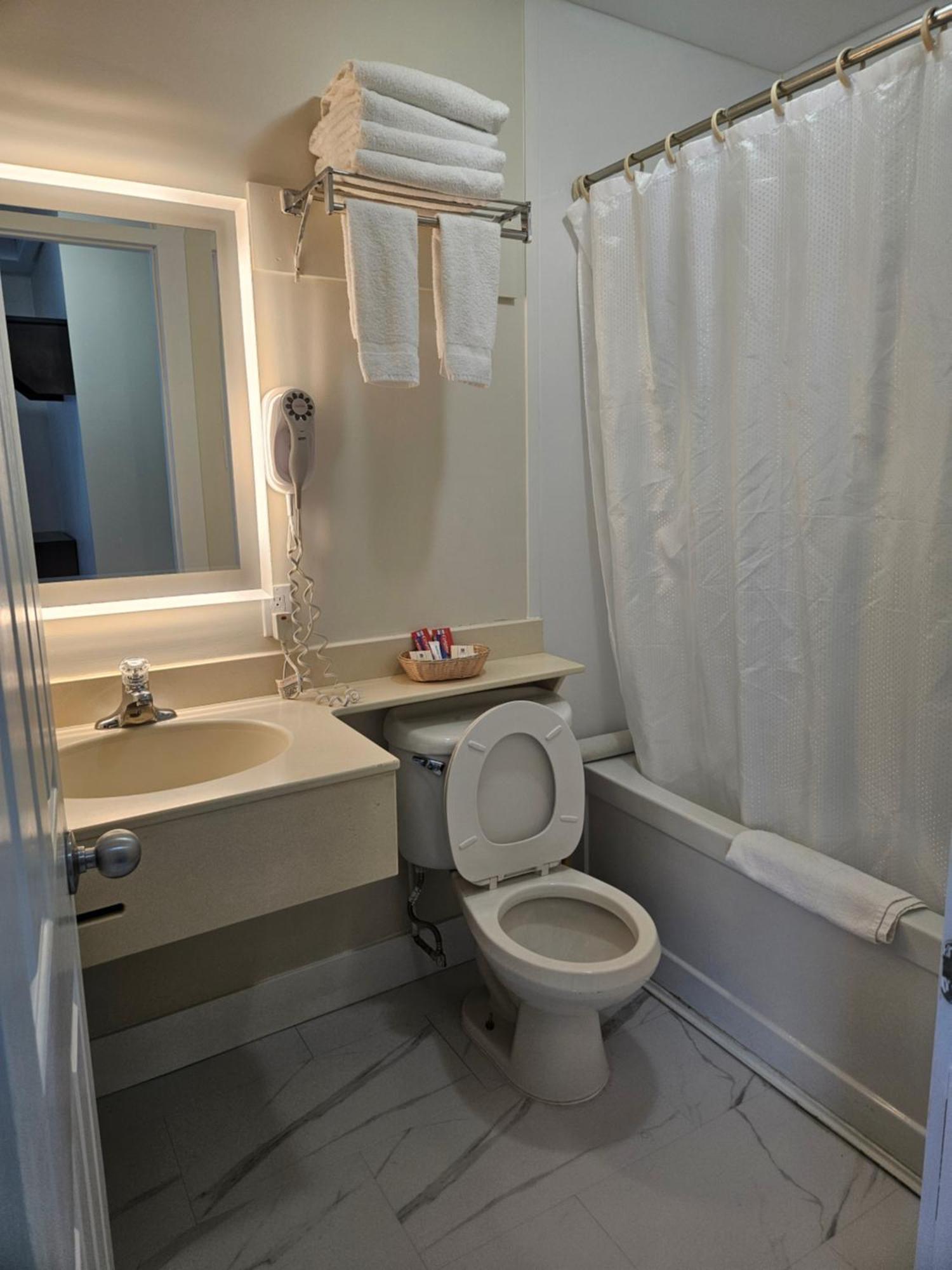 Leelas Villa Inn Flesherton Экстерьер фото