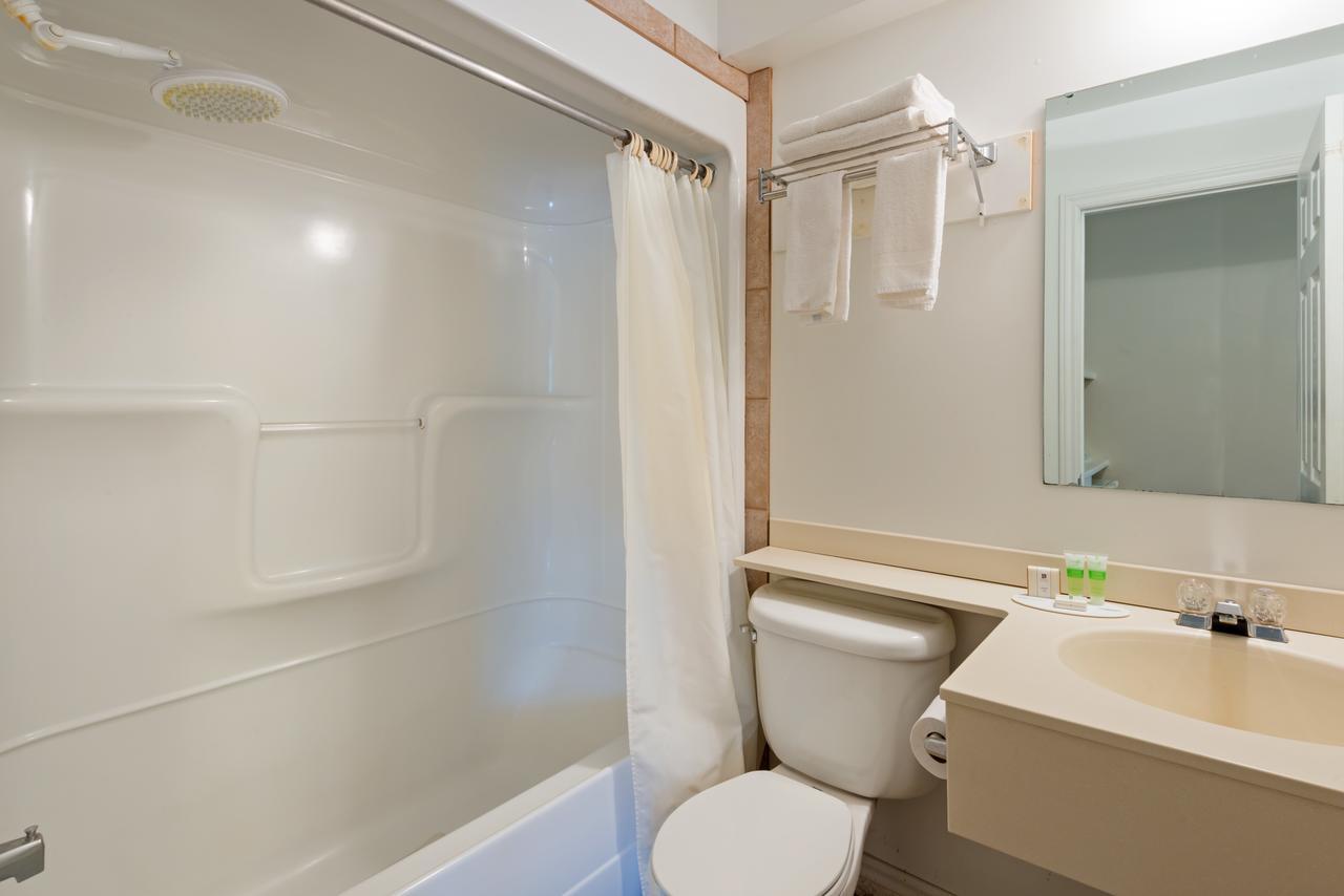 Leelas Villa Inn Flesherton Экстерьер фото